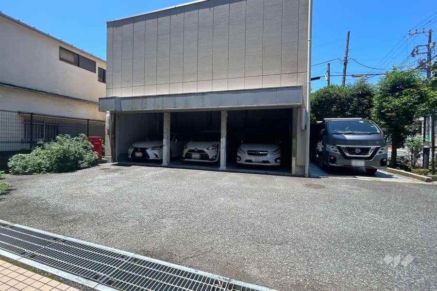 敷地内駐車場（屋内平面式と屋外平面式）