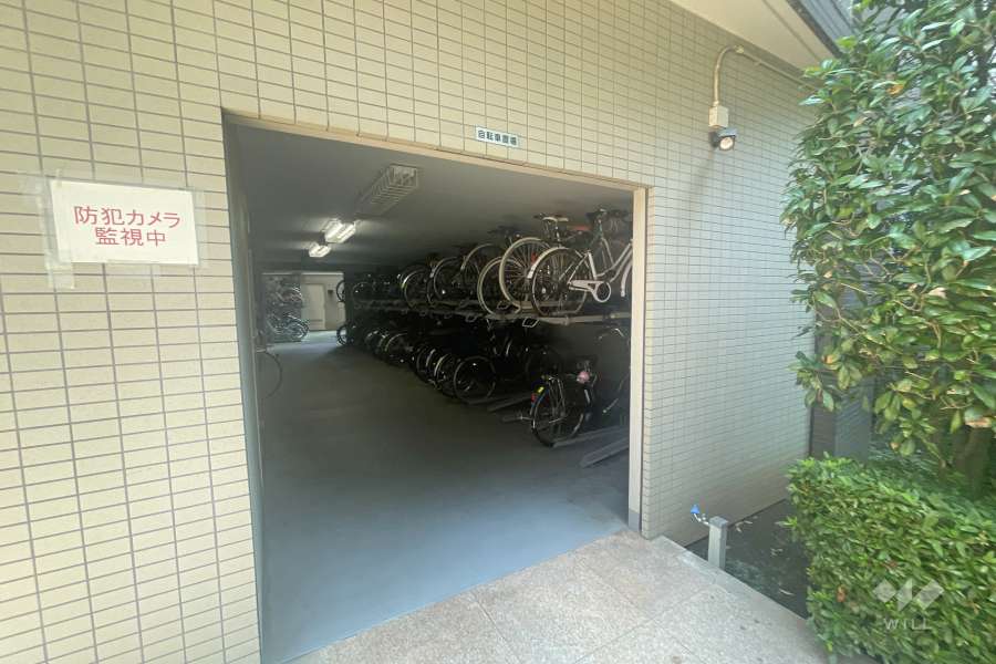 屋内に設けられた駐輪場