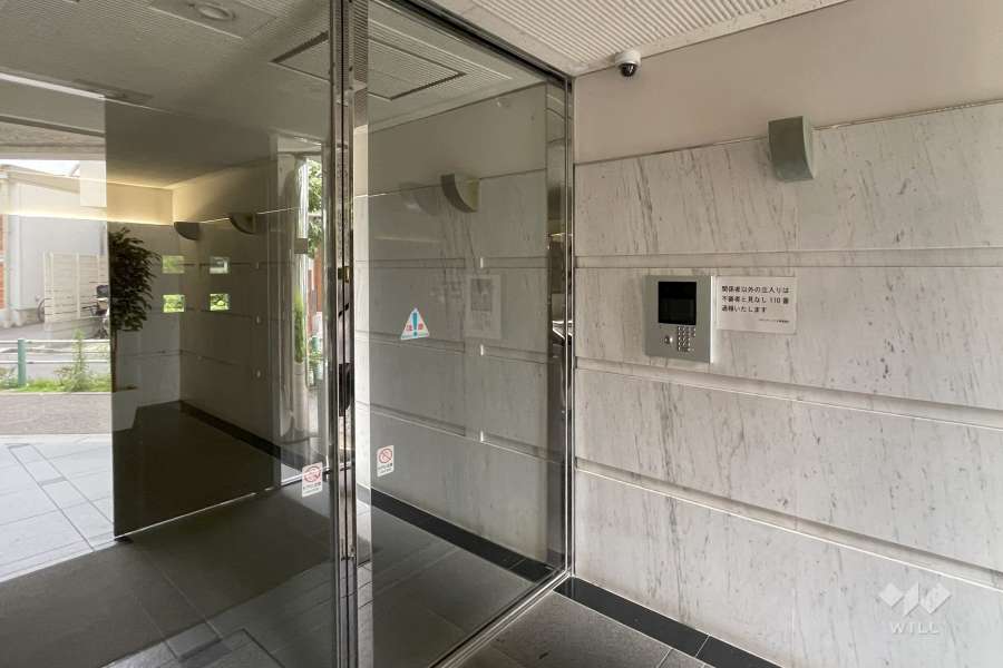 エントランスはオートロック付きです。
