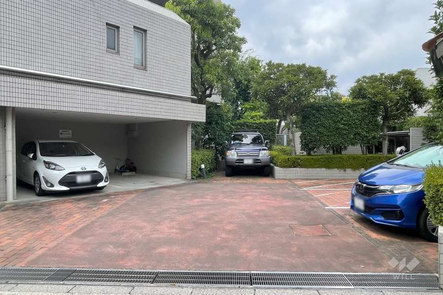 敷地内駐車場（屋外平面式）