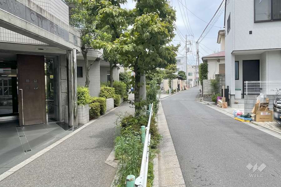 敷地北東側の前面道路