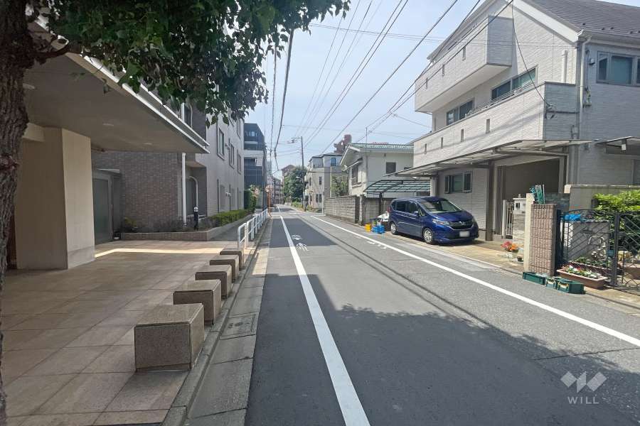 敷地西側の前面道路　