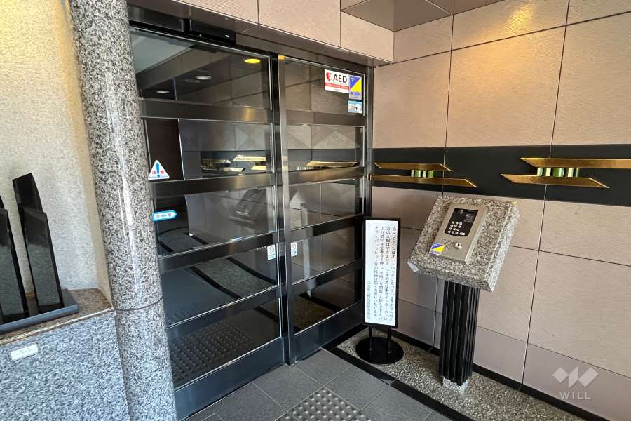 エントランスはオートロック付きです。