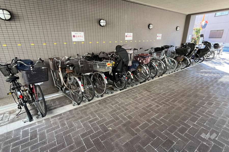 屋内に設けられた駐輪場