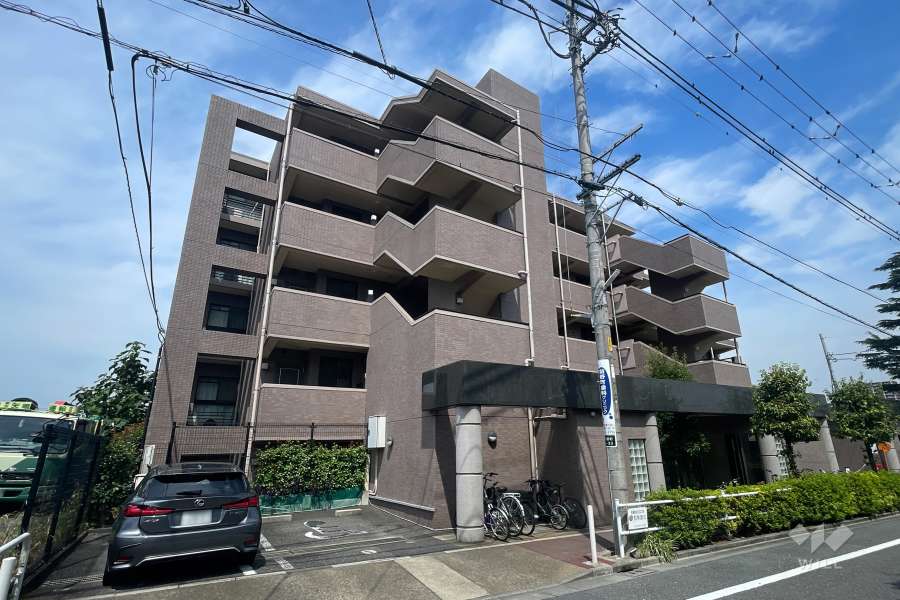 コスモ板橋前野町ヒルズの外観（南東側から）