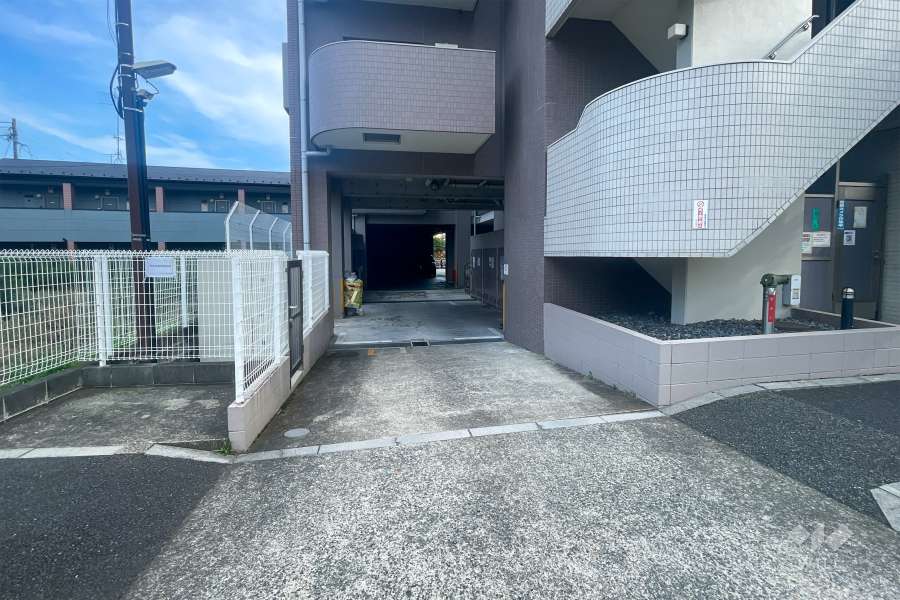 駐車場の出入り口　