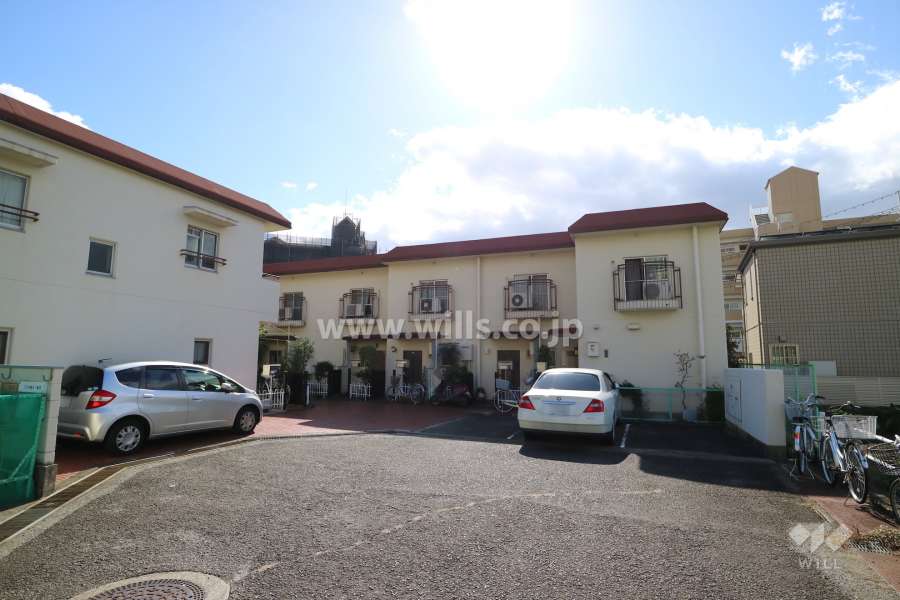 敷地内の通路、駐車場