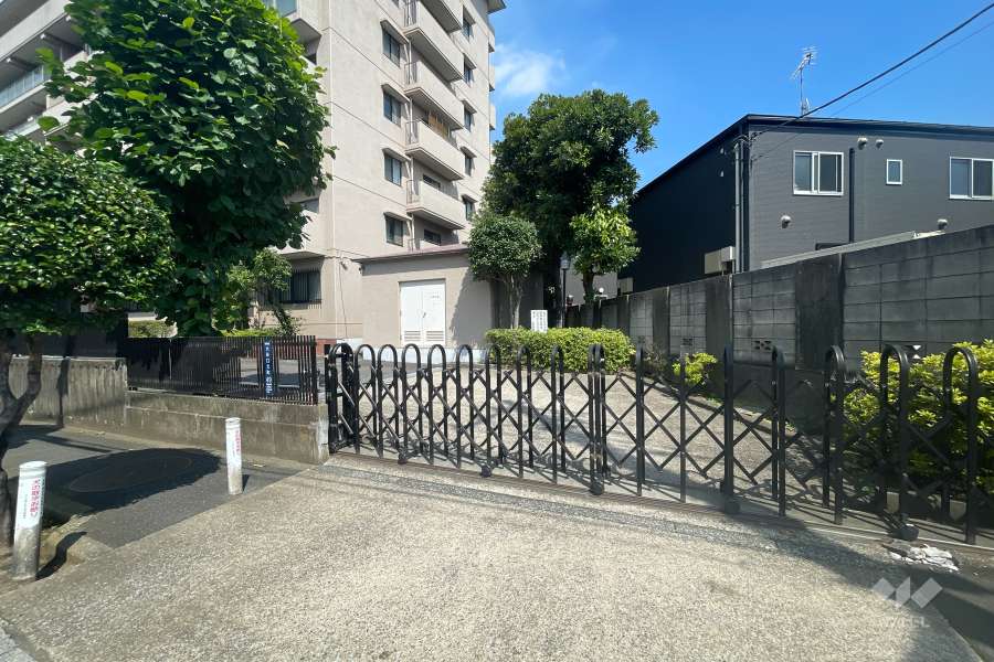 駐車場の出入り口