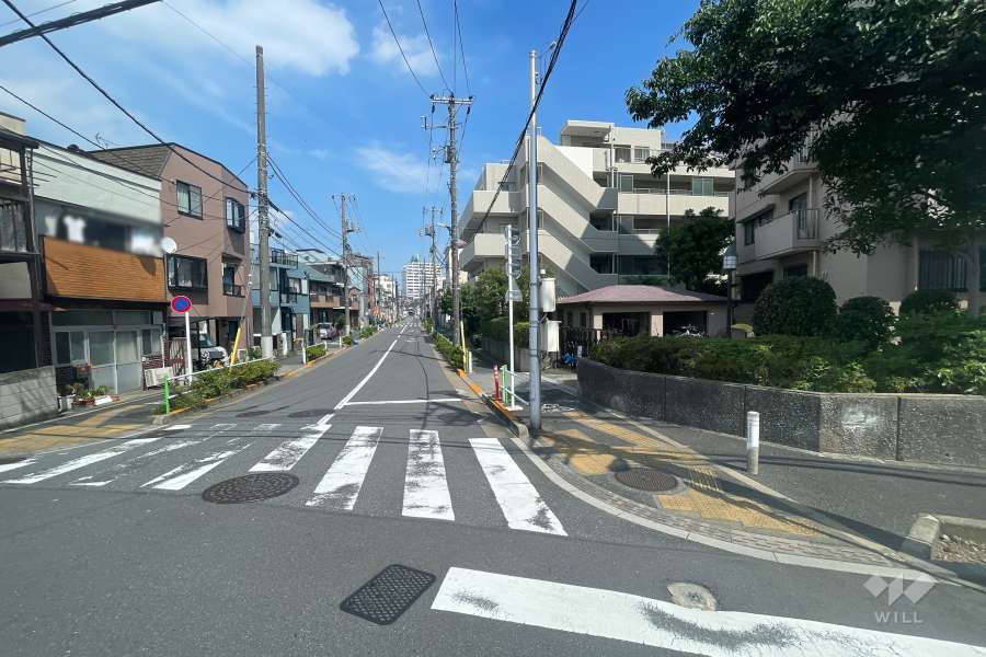 敷地北側の前面道路