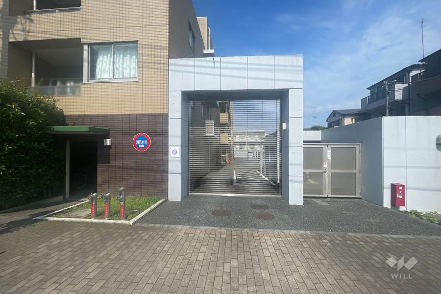 駐車場の出入り口（リングシャッター付き）