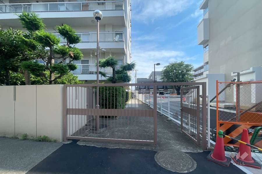 駐車場の出入り口