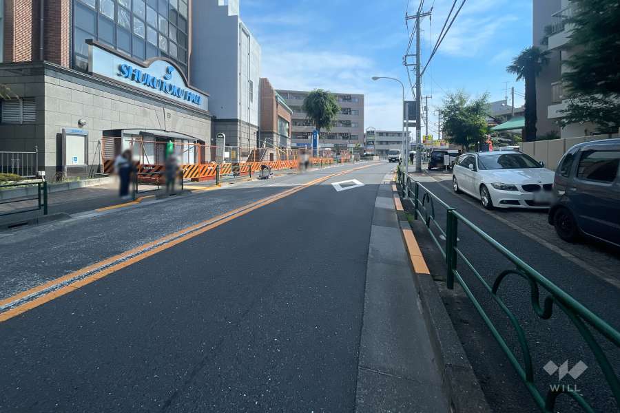 敷地西側の前面道路