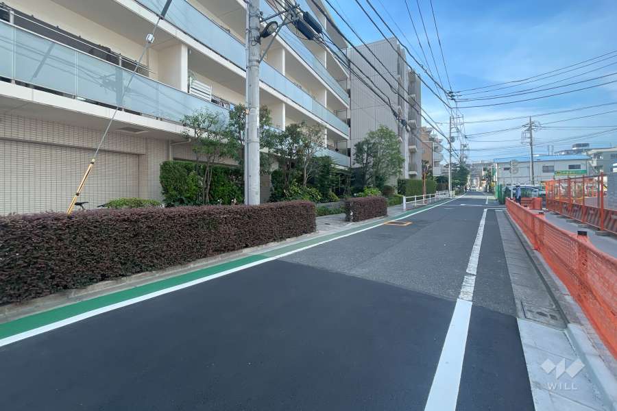 敷地南側の前面道路