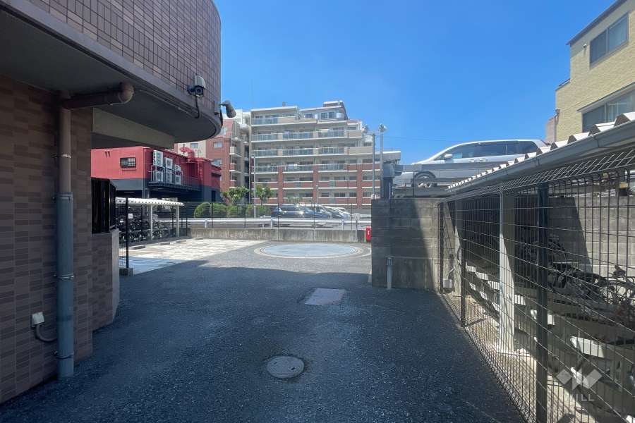 駐車場の出入り口