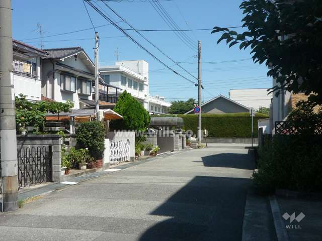 マンションの前面道路