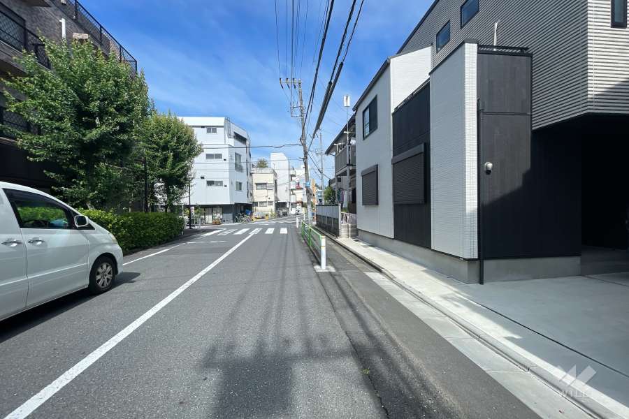 敷地北側の前面道路
