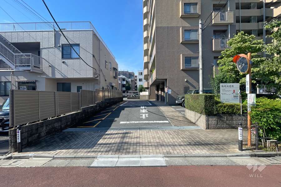 駐車場の出入り口