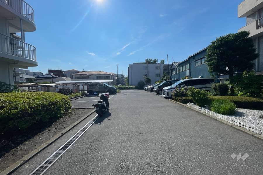 駐車場の出入り口