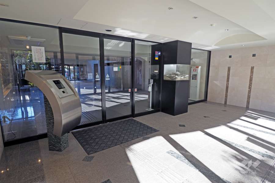 エントランスはオートロック付きです。