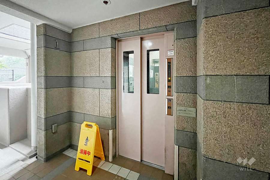 共用のエレベーター