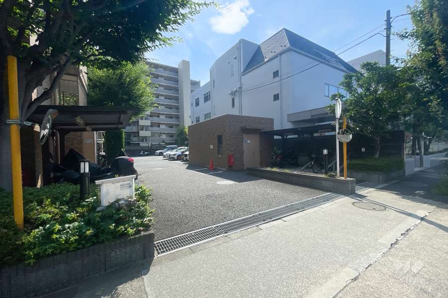 駐車場の出入り口