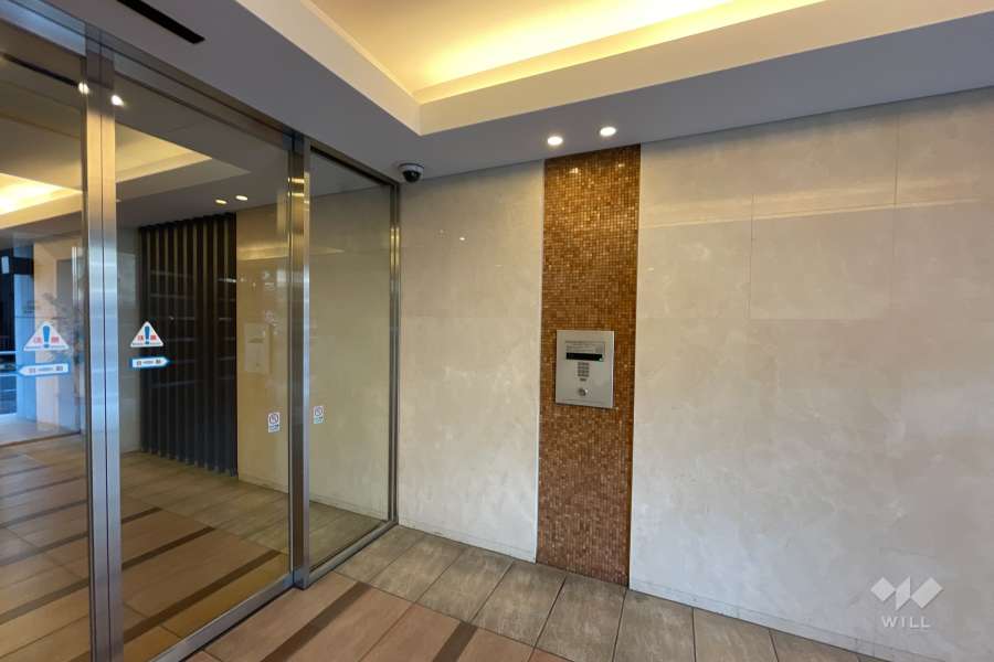 エントランスはオートロック付きです。