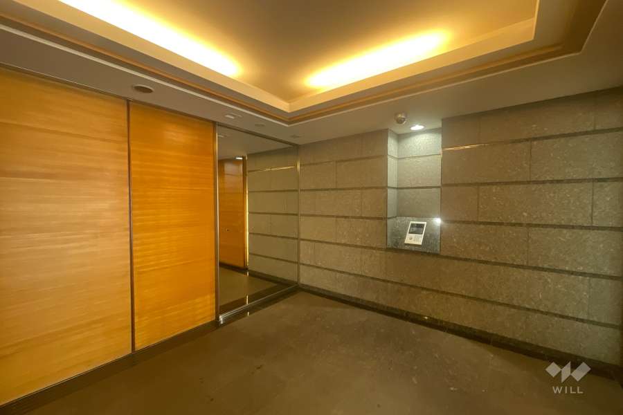 エントランスはオートロック付きです。