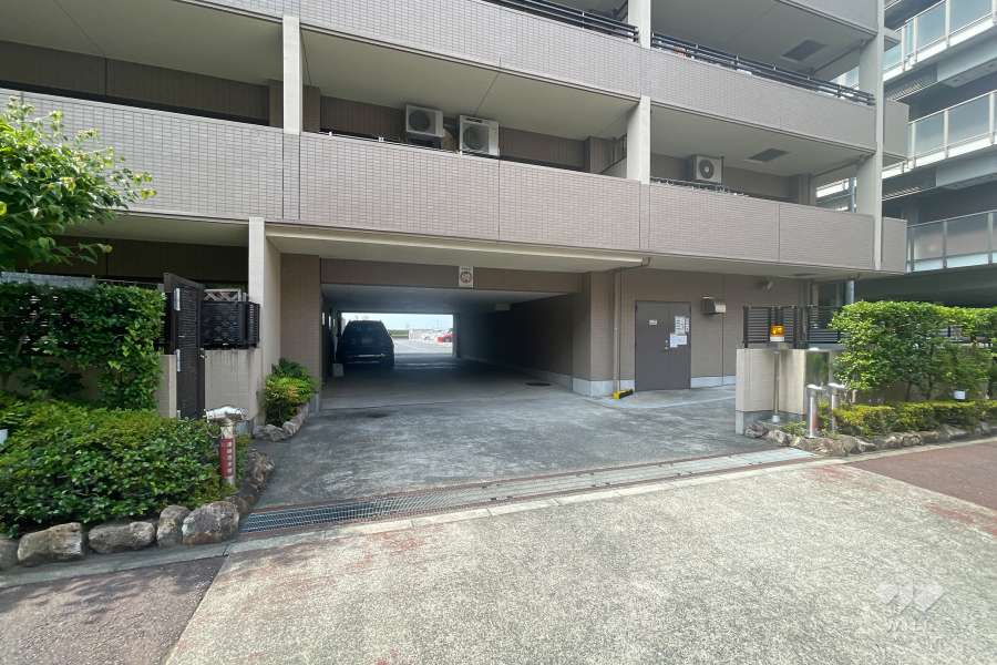 駐車場の出入り口　