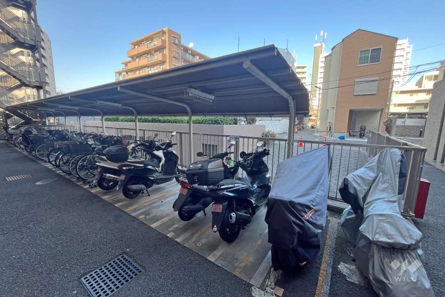 バイク置き場（屋根付き）