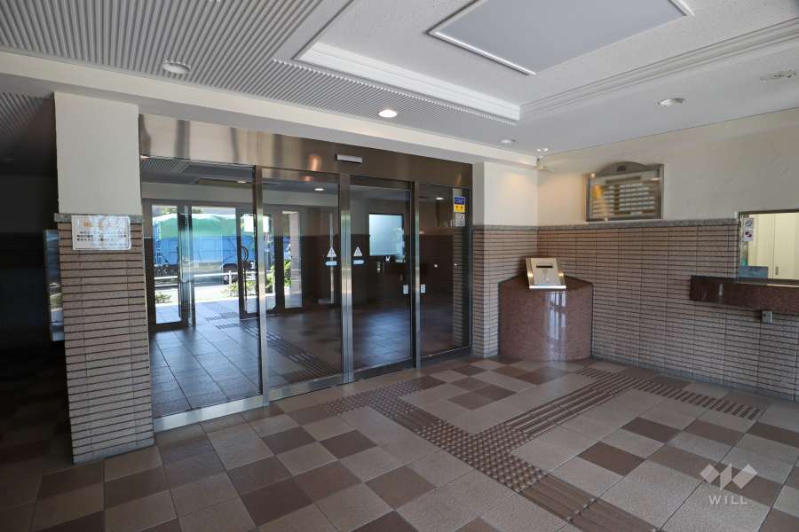 エントランスはオートロック付きです。