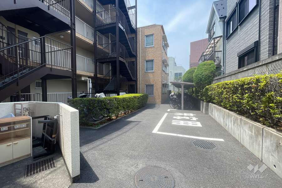 駐車場の出入り口