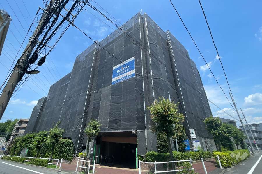 ライオンズマンション赤塚公園の外観（西南側から）※大規模修繕工事中