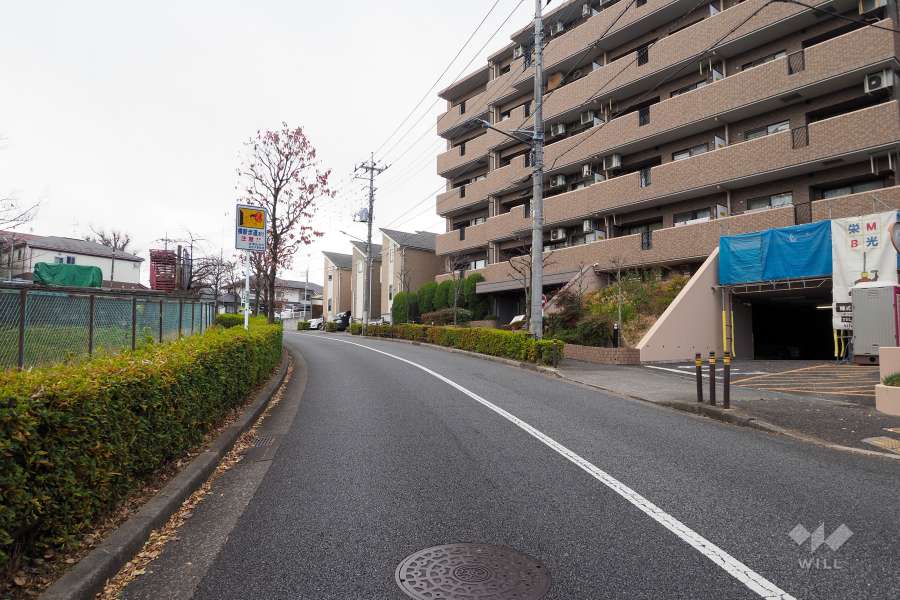 敷地南東側の前面道路　