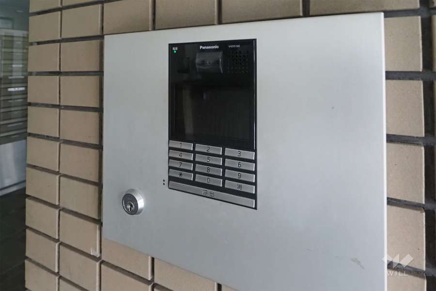 エントランスはオートロック付きです。　