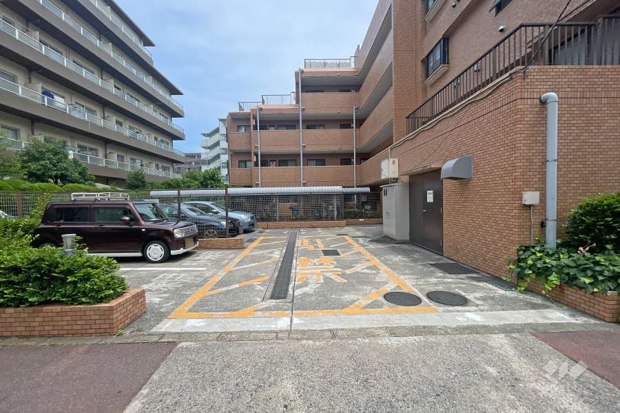 敷地内駐車場（屋外平面式）