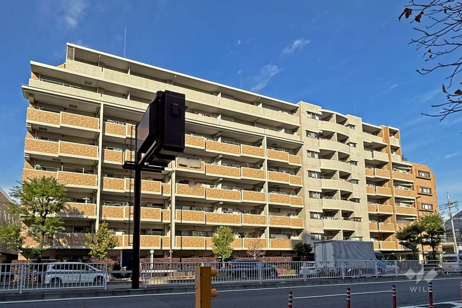 レーベンハイム志村プレノルガールの外観（南西側から）