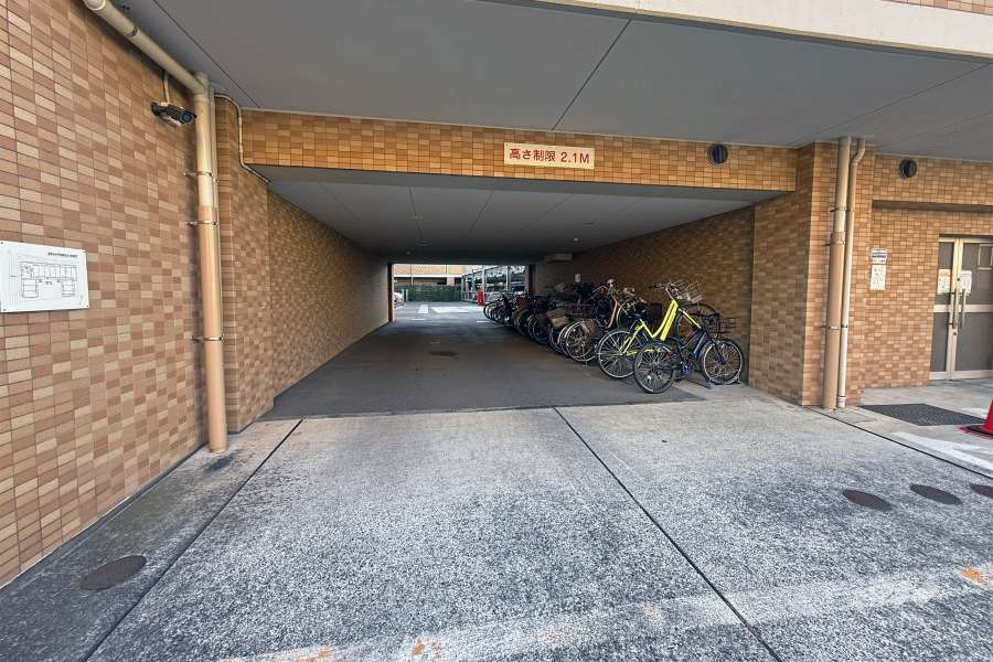 駐車場出入り口