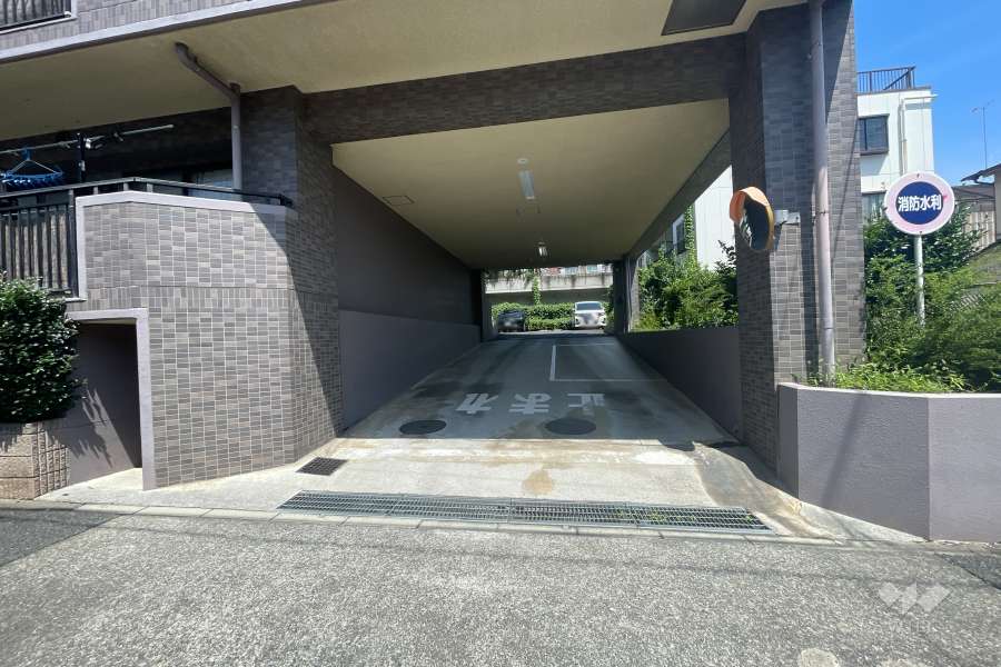 駐車場の出入り口