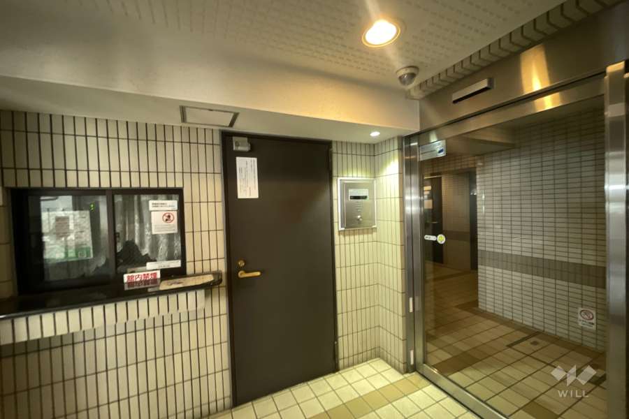 エントランスはオートロック付きです。