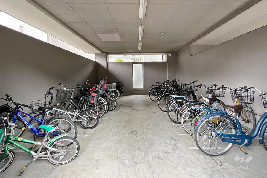 屋内に設けられた駐輪場