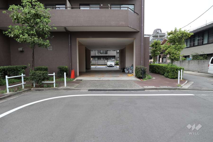 駐車場の出入り口