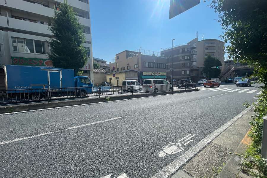 敷地北東側の前面道路