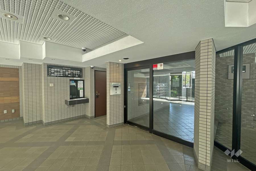 エントランスはオートロック付きです。