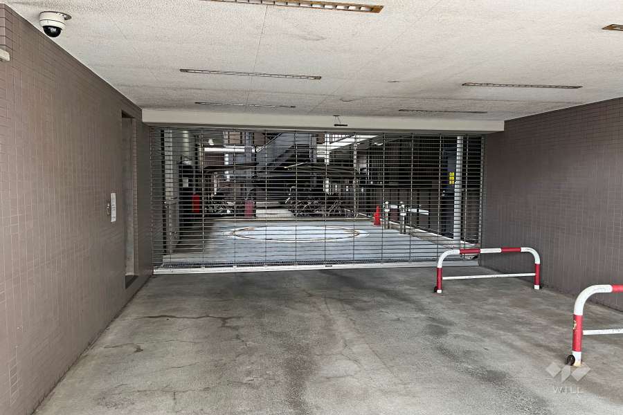 駐車場の出入り口（リングシャッター付き）