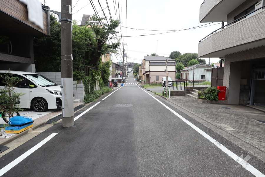 敷地の東側前面道路