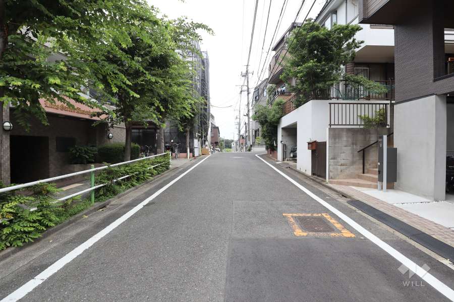 敷地の東側前面道路