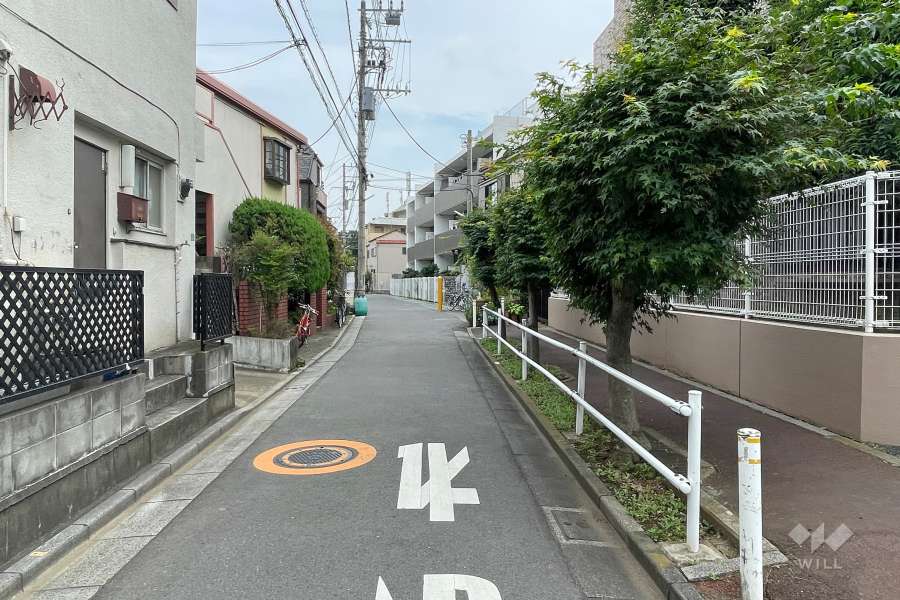 敷地東側の前面道路
