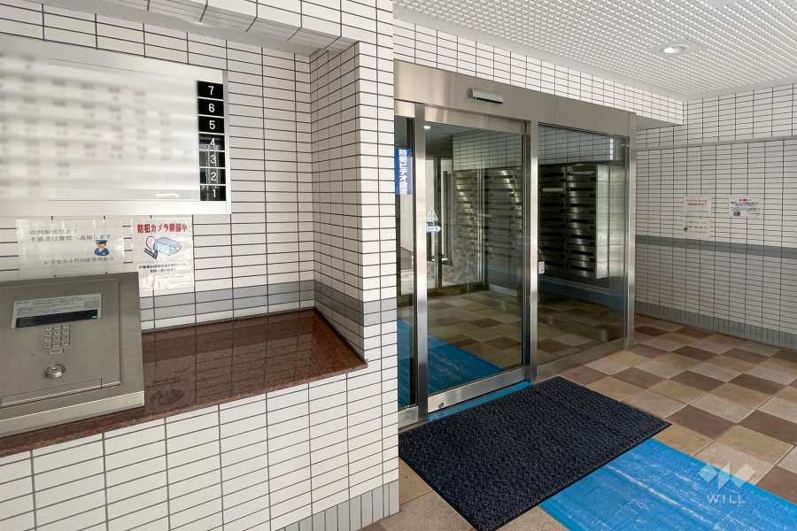 エントランスはオートロック付きです。