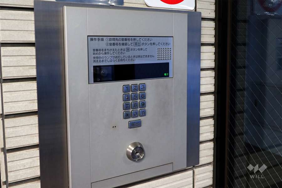 エントランスはオートロック付きです。