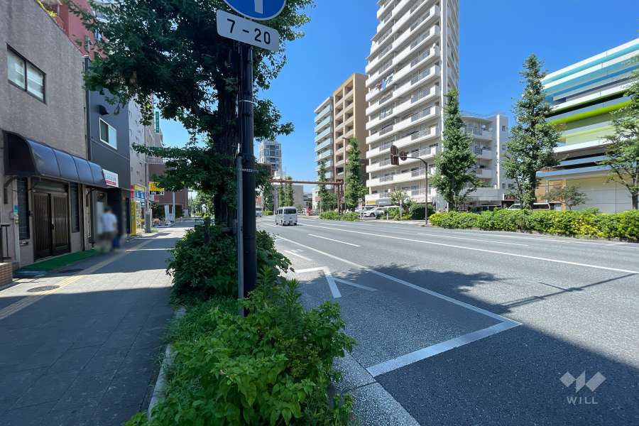 敷地北東側の前面道路
